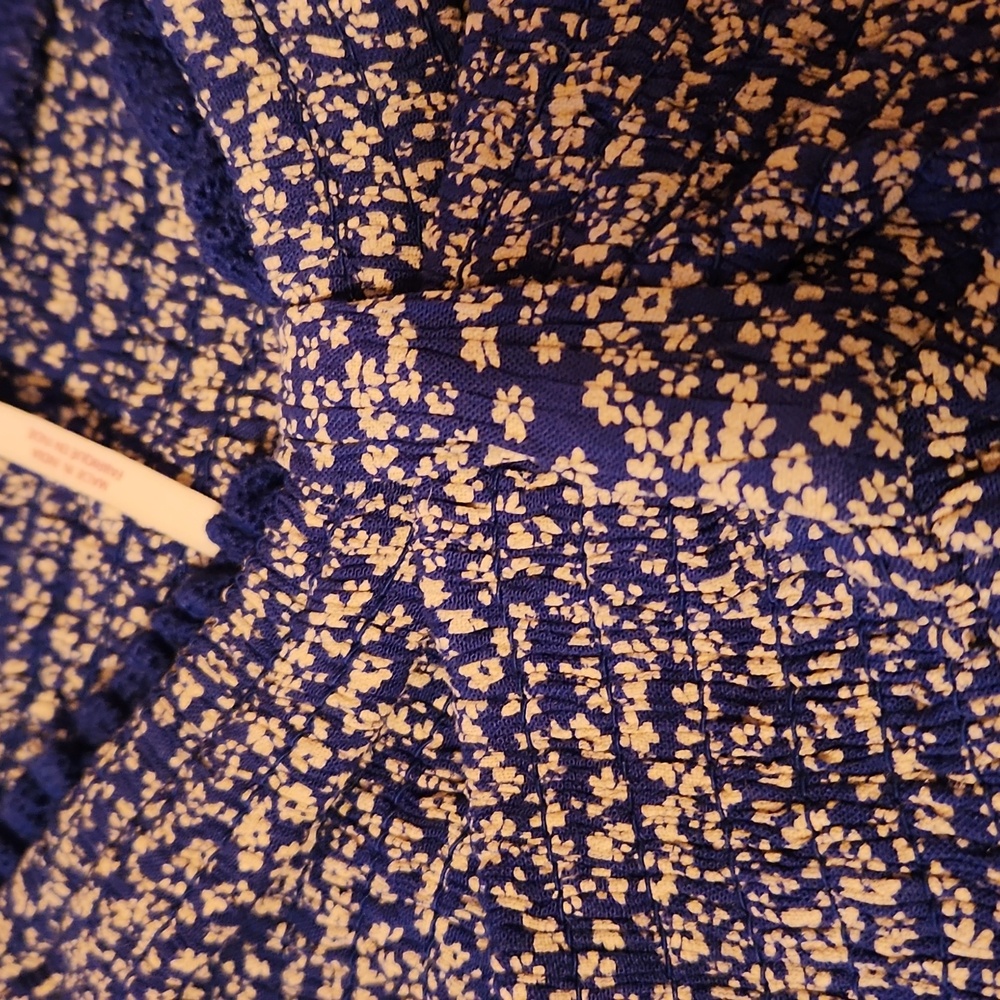 Free People Cropped Navy Floral Blouse Womans Size Medium - Picture 10 of 12